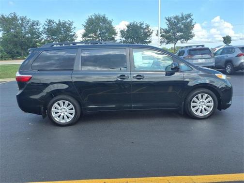 2017 Toyota Sienna LE
