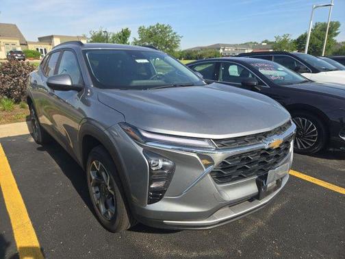 Sterling Gray Metallic 2025 Chevrolet Trax LT