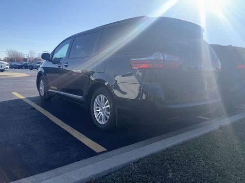 2017 Toyota Sienna XLE
