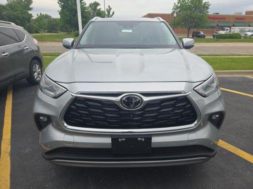 Celestial Silver Metallic 2023 Toyota Highlander Platinum
