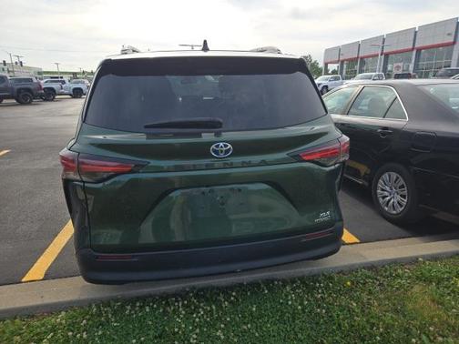 2022 Toyota Sienna XLE 7 Passenger