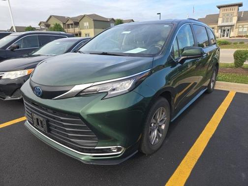2022 Toyota Sienna XLE 7 Passenger