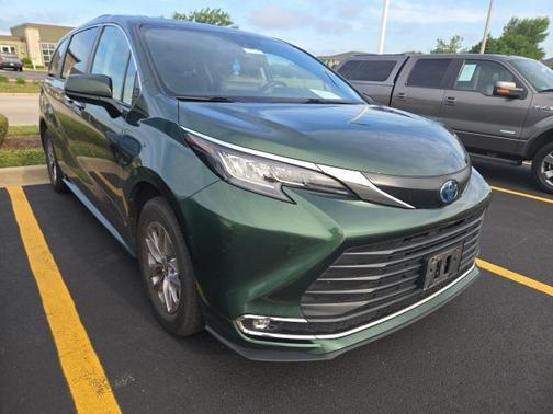 2022 Toyota Sienna XLE 7 Passenger