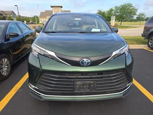 2022 Toyota Sienna XLE 7 Passenger
