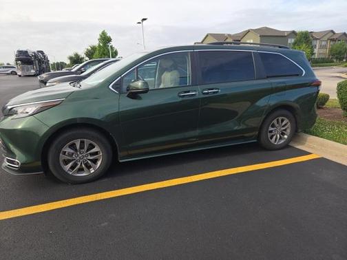 2022 Toyota Sienna XLE 7 Passenger