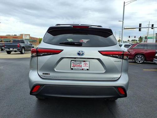 2023 Toyota Highlander Hybrid XLE