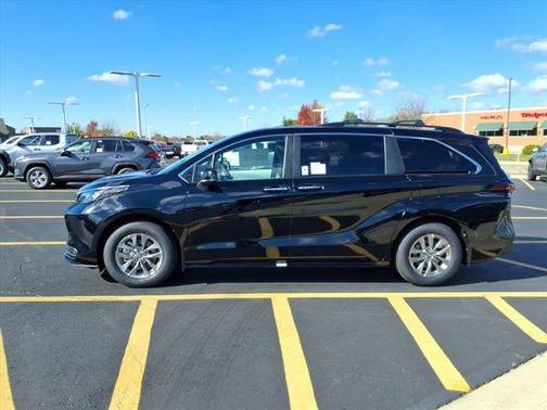 2025 Toyota Sienna XLE