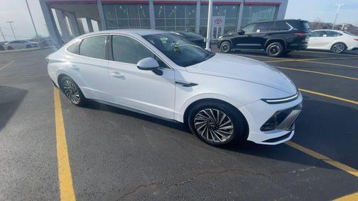 2025 Hyundai SONATA Hybrid SE