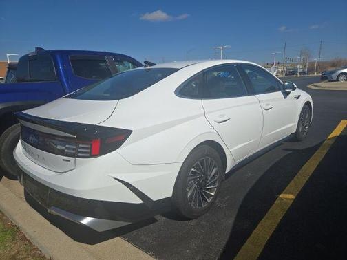 2025 Hyundai SONATA Hybrid SE
