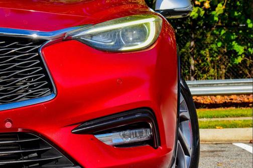 2017 INFINITI QX30 Premium