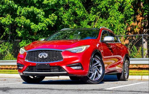 2017 INFINITI QX30 Premium