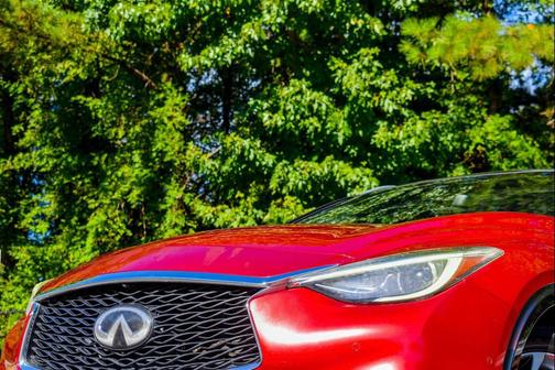 2017 INFINITI QX30 Premium
