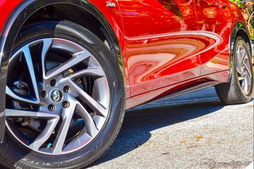 2017 INFINITI QX30 Premium