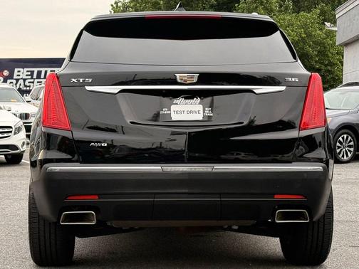 Stellar Black Metallic 2019 Cadillac XT5 Luxury