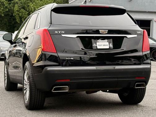 Stellar Black Metallic 2019 Cadillac XT5 Luxury
