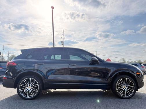 2017 Porsche Cayenne Platinum Edition