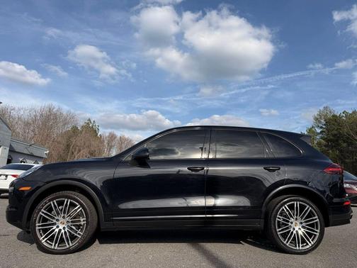 2017 Porsche Cayenne Platinum Edition