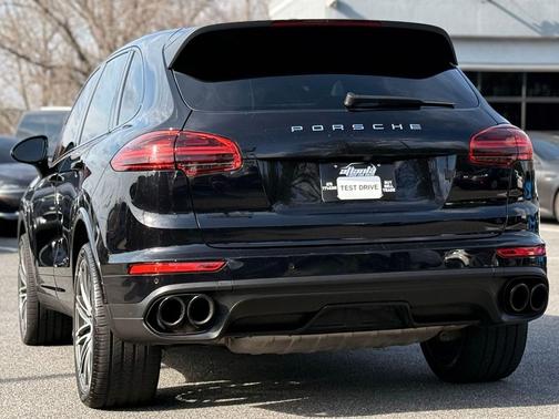 2017 Porsche Cayenne Platinum Edition
