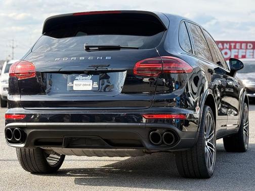 2017 Porsche Cayenne Platinum Edition