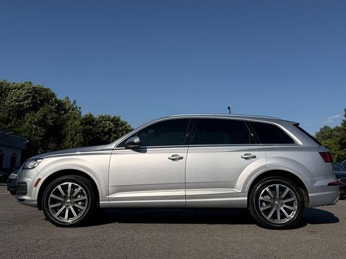 Silver Metallic 2017 Audi Q7 3.0T Premium