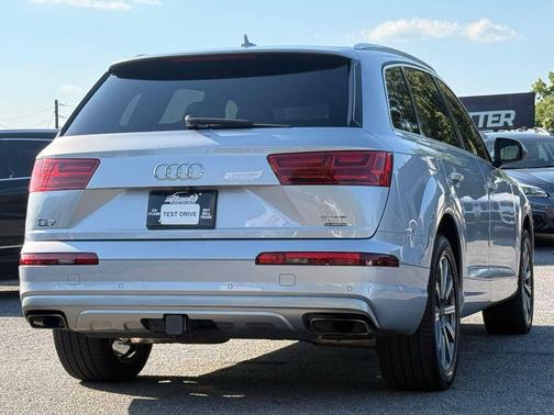 Silver Metallic 2017 Audi Q7 3.0T Premium