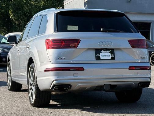 Silver Metallic 2017 Audi Q7 3.0T Premium