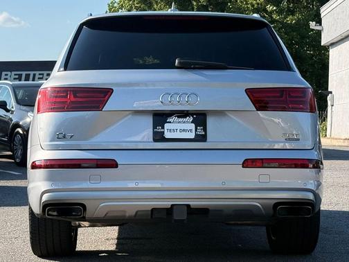 Silver Metallic 2017 Audi Q7 3.0T Premium