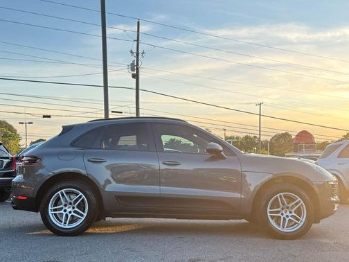 Gray 2018 Porsche Macan Macan