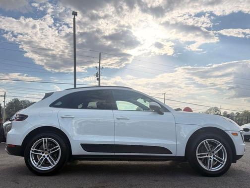 White 2018 Porsche Macan Macan