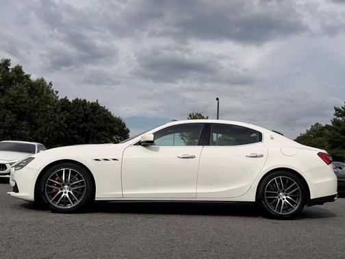 Bianco 2015 Maserati Ghibli S Q4