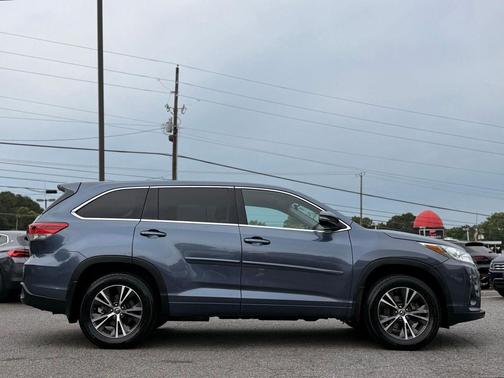 Shoreline Blue Pearl 2018 Toyota Highlander LE Plus