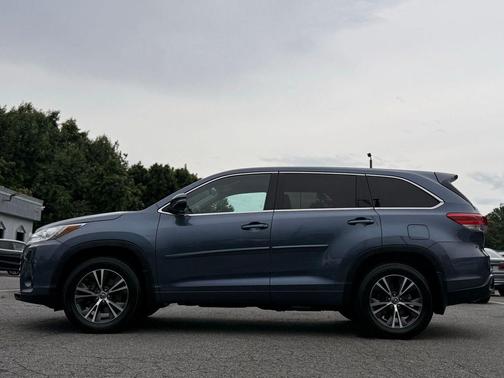 Shoreline Blue Pearl 2018 Toyota Highlander LE Plus