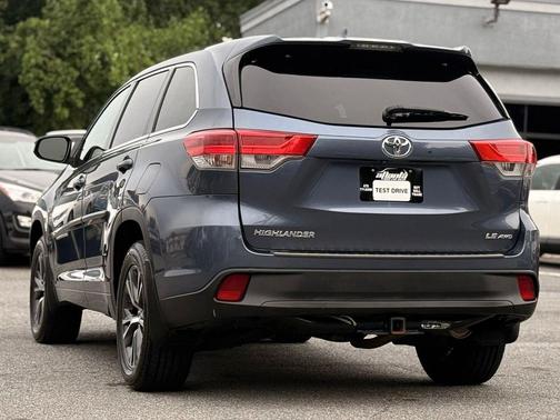 Shoreline Blue Pearl 2018 Toyota Highlander LE Plus