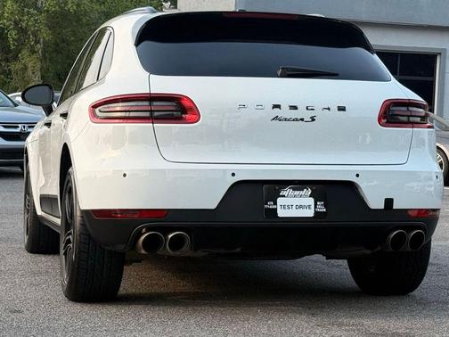 2017 Porsche Macan Macan
