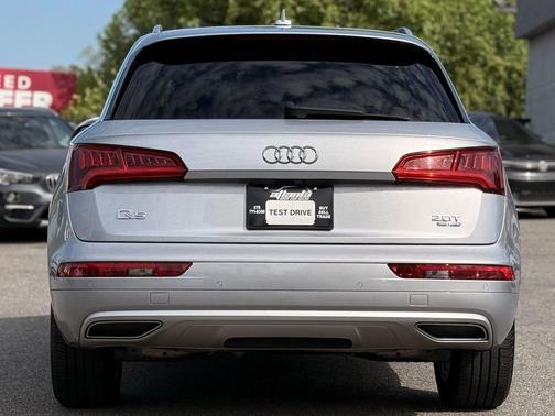 Florett Silver Metallic 2018 Audi Q5 2.0T Tech Premium
