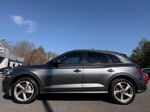 2020 Audi Q5 45 Titanium Premium