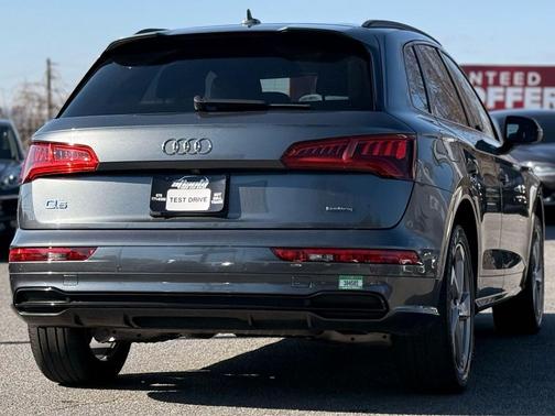 2020 Audi Q5 45 Titanium Premium