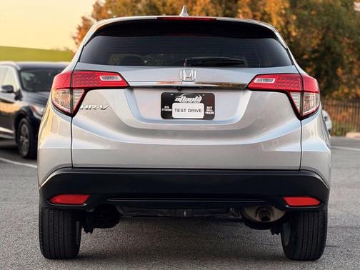 Lunar Silver Metallic 2019 Honda HR-V LX