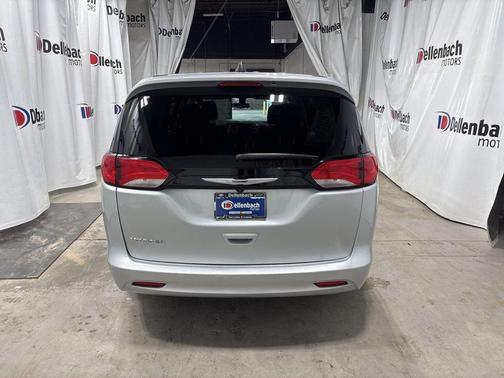 2022 Chrysler Voyager LX