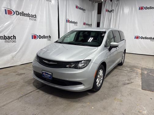 2022 Chrysler Voyager LX