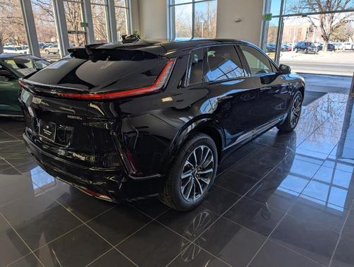 2025 Cadillac LYRIQ Sport