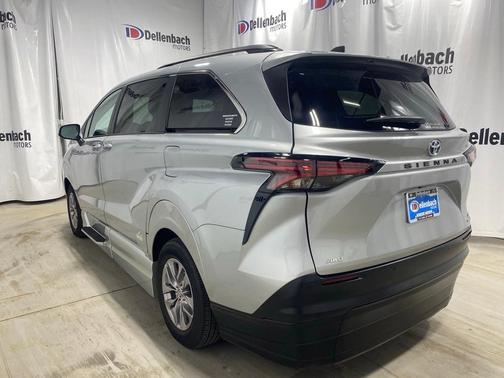 2022 Toyota Sienna XLE