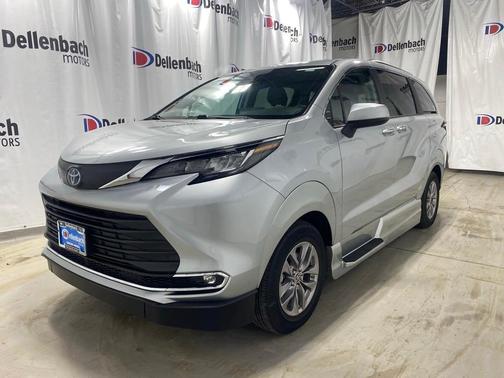 2022 Toyota Sienna XLE