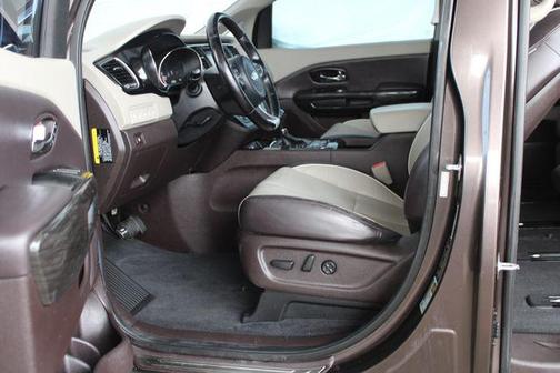 Photo 5 of 28 of 2016 Kia Sedona SX-L