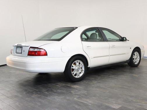 Photo 5 of 37 of 2005 Mercury Sable LS