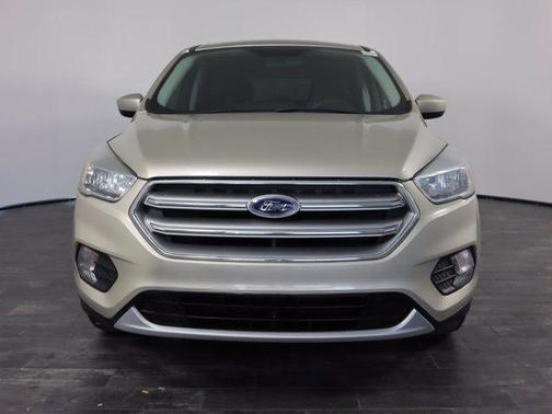 Photo 3 of 36 of 2017 Ford Escape SE