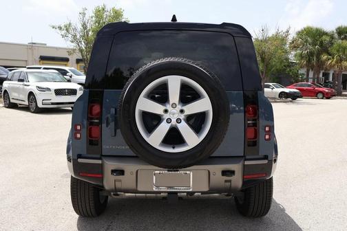 2025 Land Rover Defender P400 X-Dynamic SE
