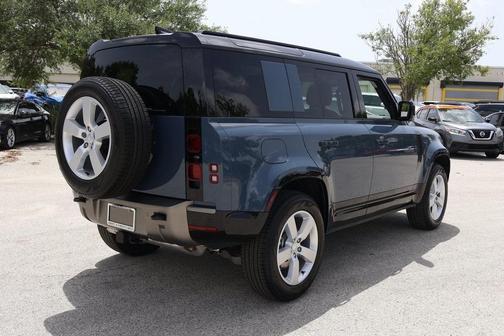 2025 Land Rover Defender P400 X-Dynamic SE