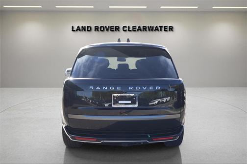 2025 Land Rover Range Rover P400 SE 7 Seat