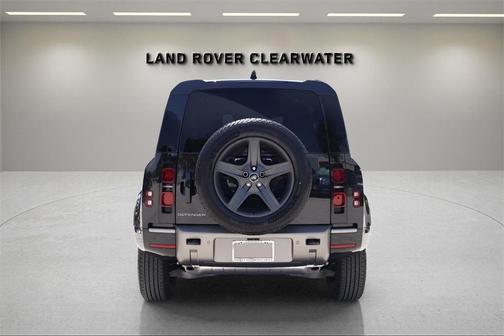 2025 Land Rover Defender P400 X-Dynamic SE